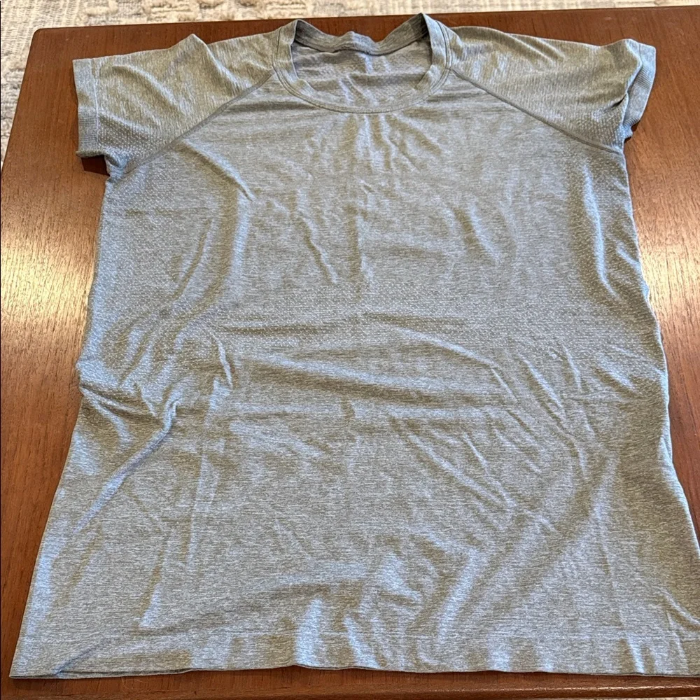 Women’s Lululemon Run Swiftly Short Sleeve Top Stretchy Green Gray EUC Size 14 - Picture 1 of 5